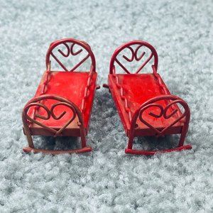 Miniature Collectible Pair Red Metal Beds Doll House Mini Bedroom Furniture Rock